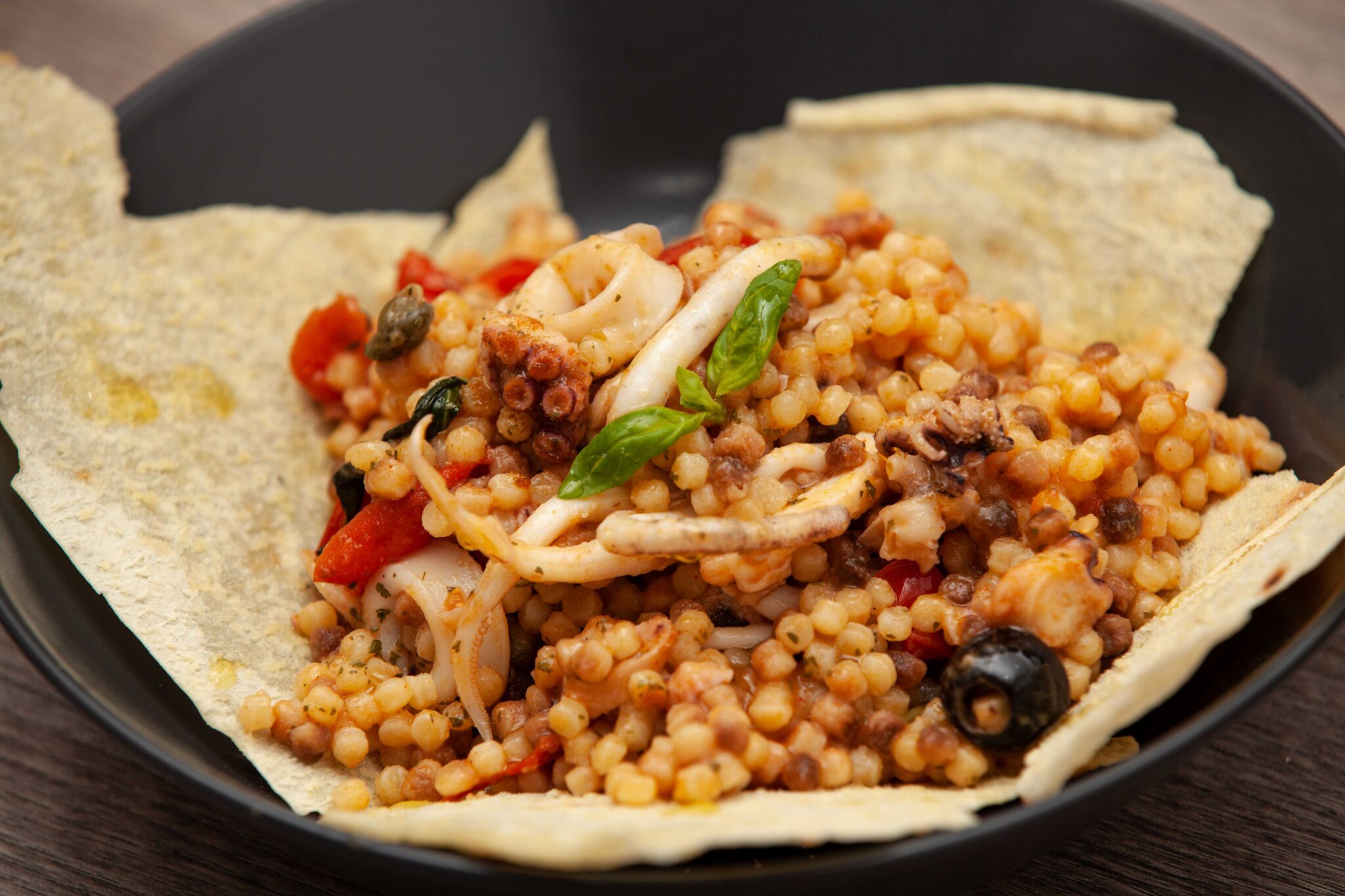 Fregola sarda alla pescatora con capperi e olive | PADELLE ...